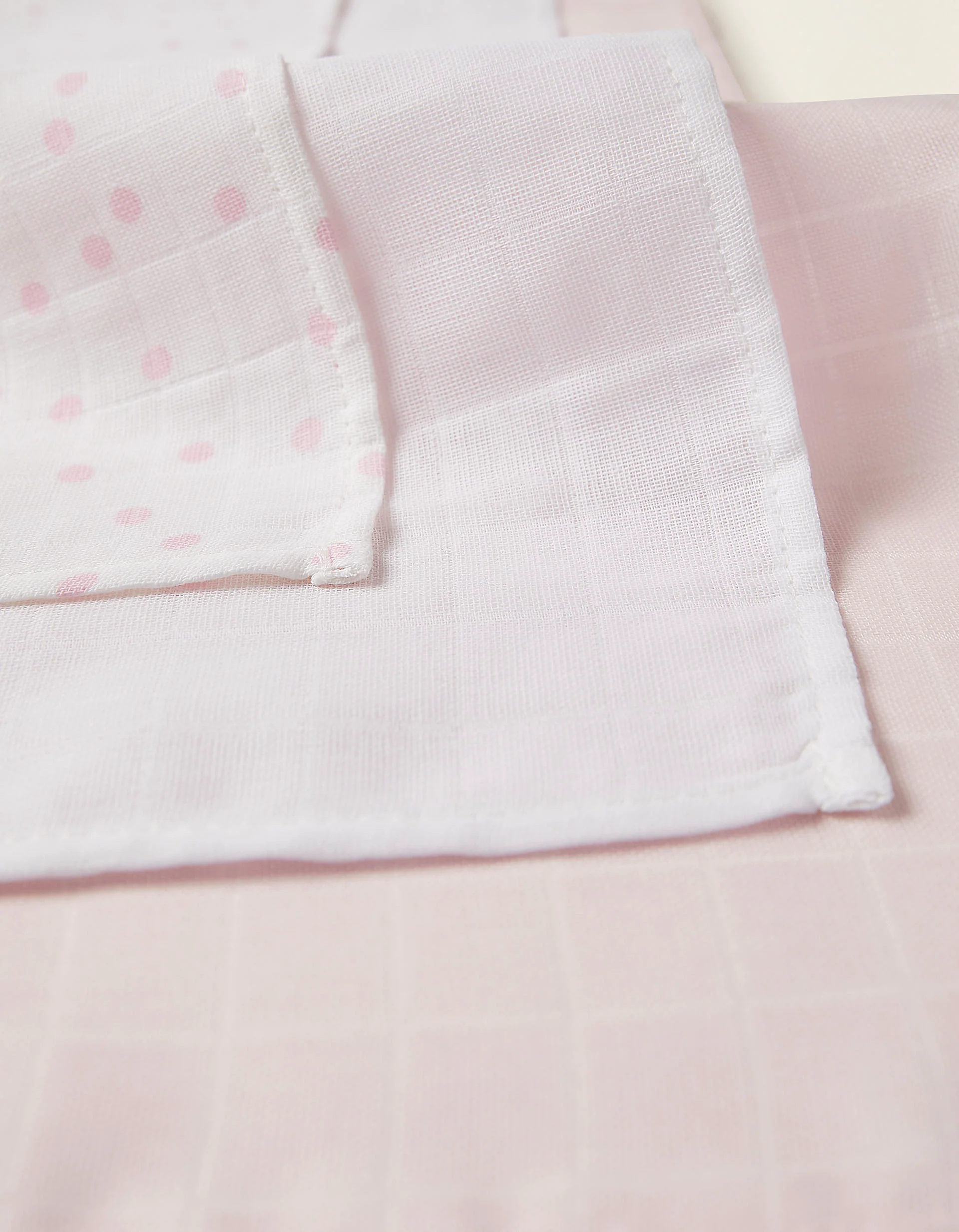 3 Muslin Squares 65 X 65 CM ZY BABY PINK - Image 4
