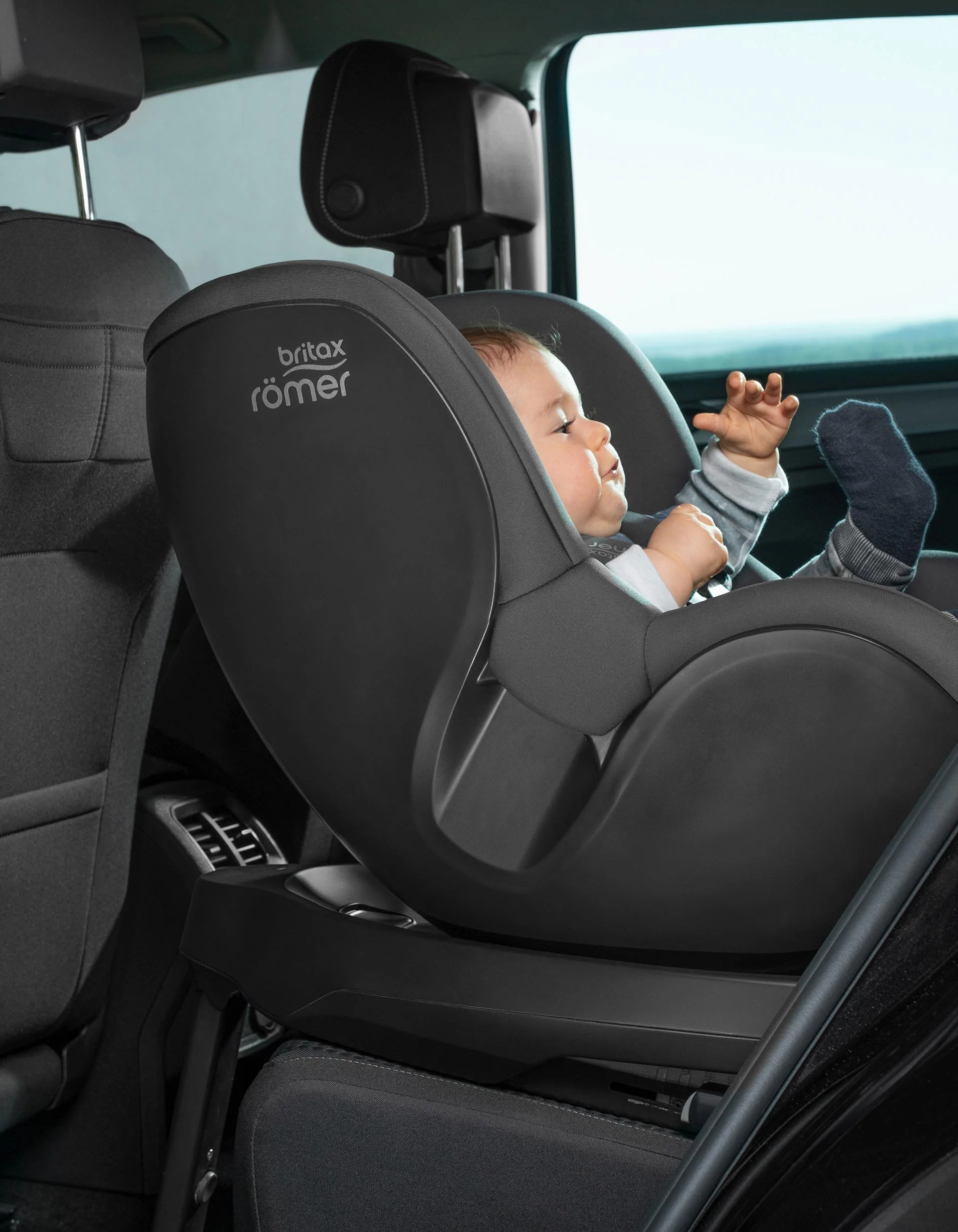 Britax Römer Dualfix M Plus Car Seat, Midnight Grey - Image 8