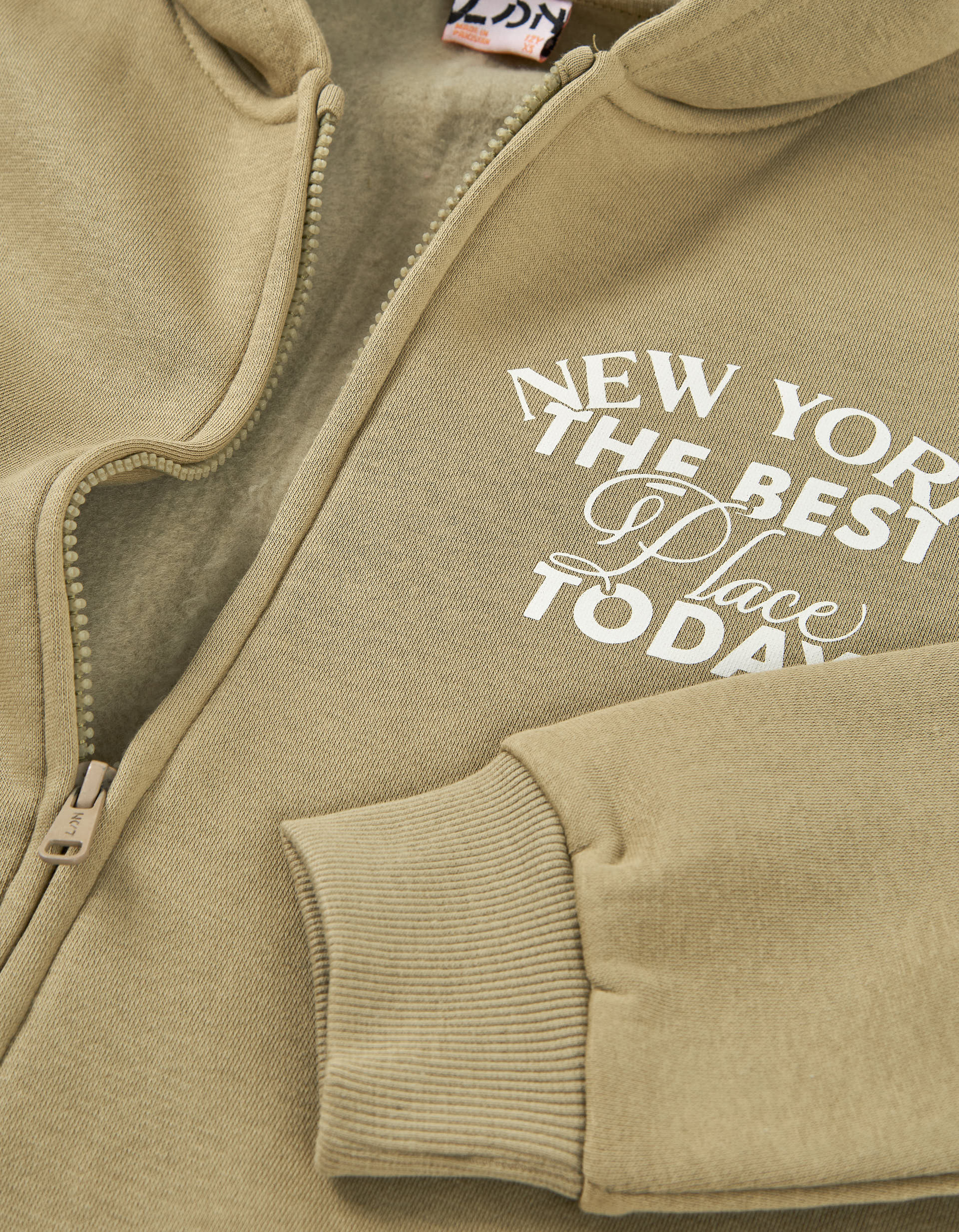 Brushed hooded jacket with New York print for boys, khaki - Image 3