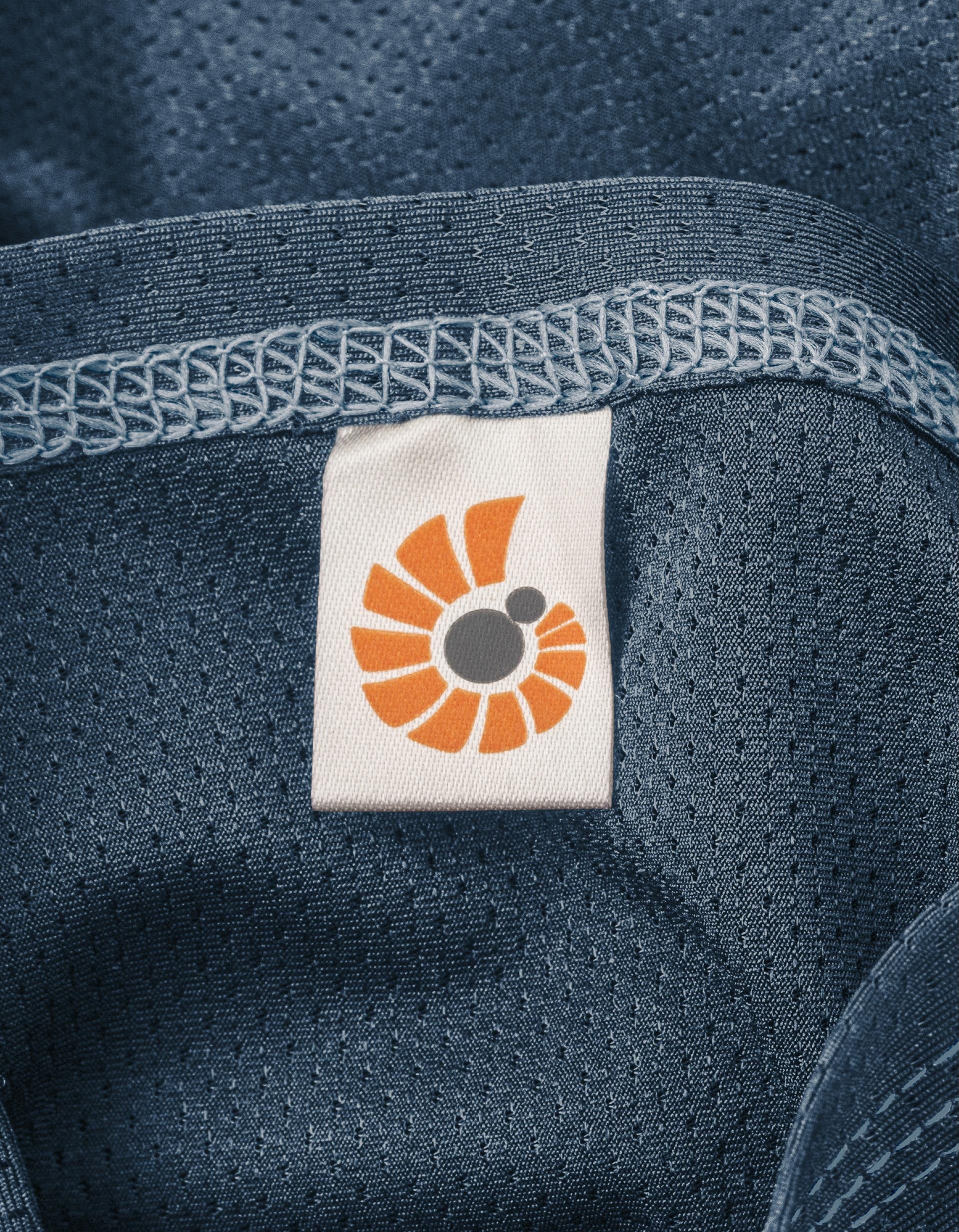 Ergobaby Aura Sustainable Mesh Babywearing Cloth - Navy - Image 3